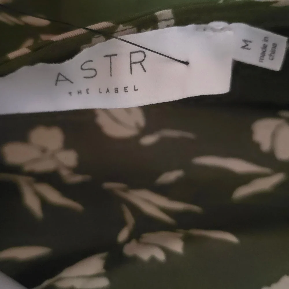 ASTR The Label Floral Open Back Blouse Women Puff Sleeve‎ Olive Dressy